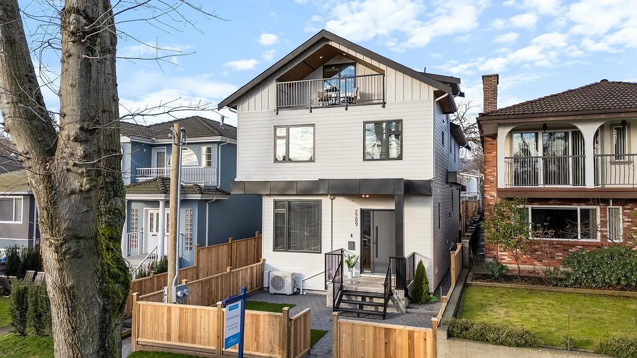 Luxury Duplex in Vibrant Vancouver